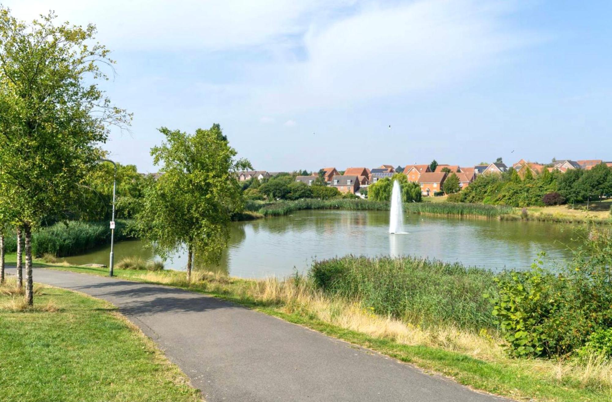 Villa Free Private Parking! Oakley House And Garden! Fully Equipped 4 Comfy Beds Corby Exterior foto